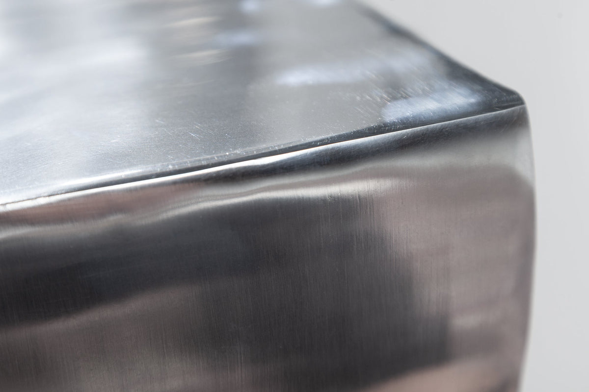 Table d’appoint sculpturale TWIST 45cm tabouret en aluminium poli argent design moderne
