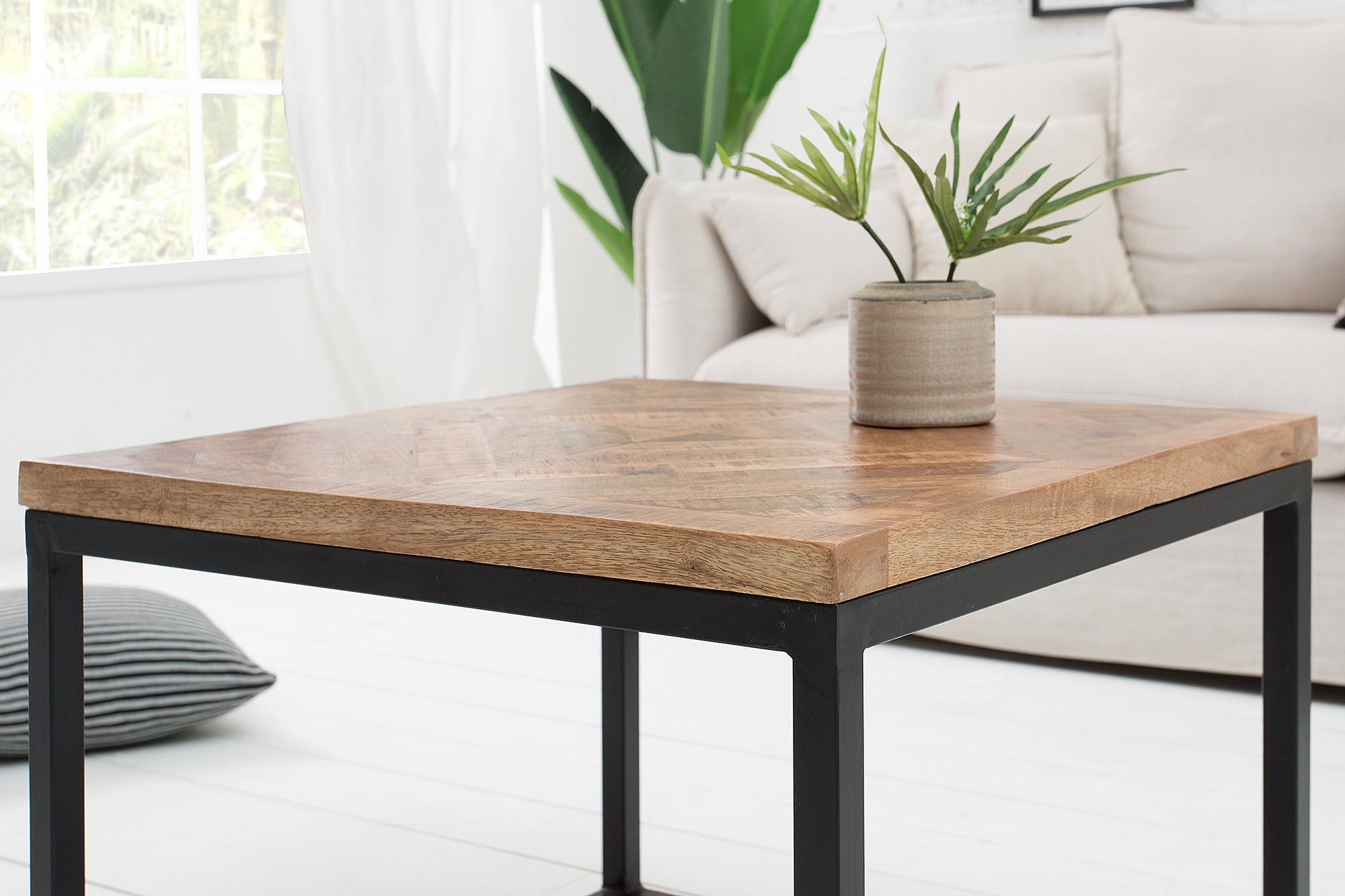 INFINITY HOME Mesa auxiliar maciza de 60cm en madera de mango, diseño industrial