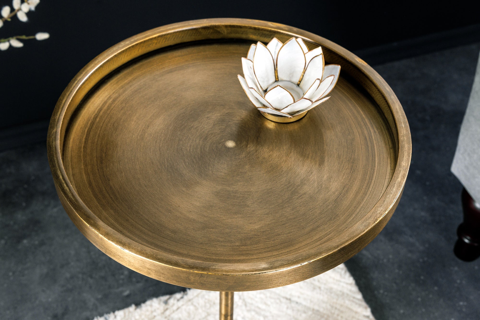Table d'appoint TRAYFUL 60 cm, faite à la main, en laiton antique, fer et base en marbre naturel