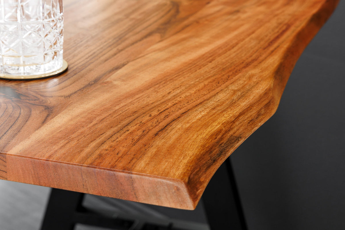 Table de bar en bois massif MAMMUT 120cm acacia naturel bord métal noir avec repose-pieds
