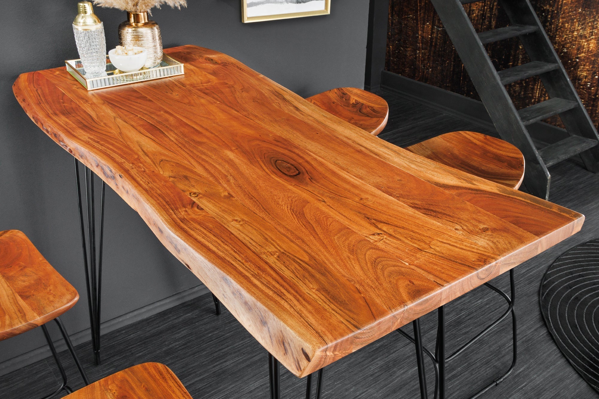 Table de bar en bois massif MAMMUT 140cm acacia naturel bord métal pieds épingle noir