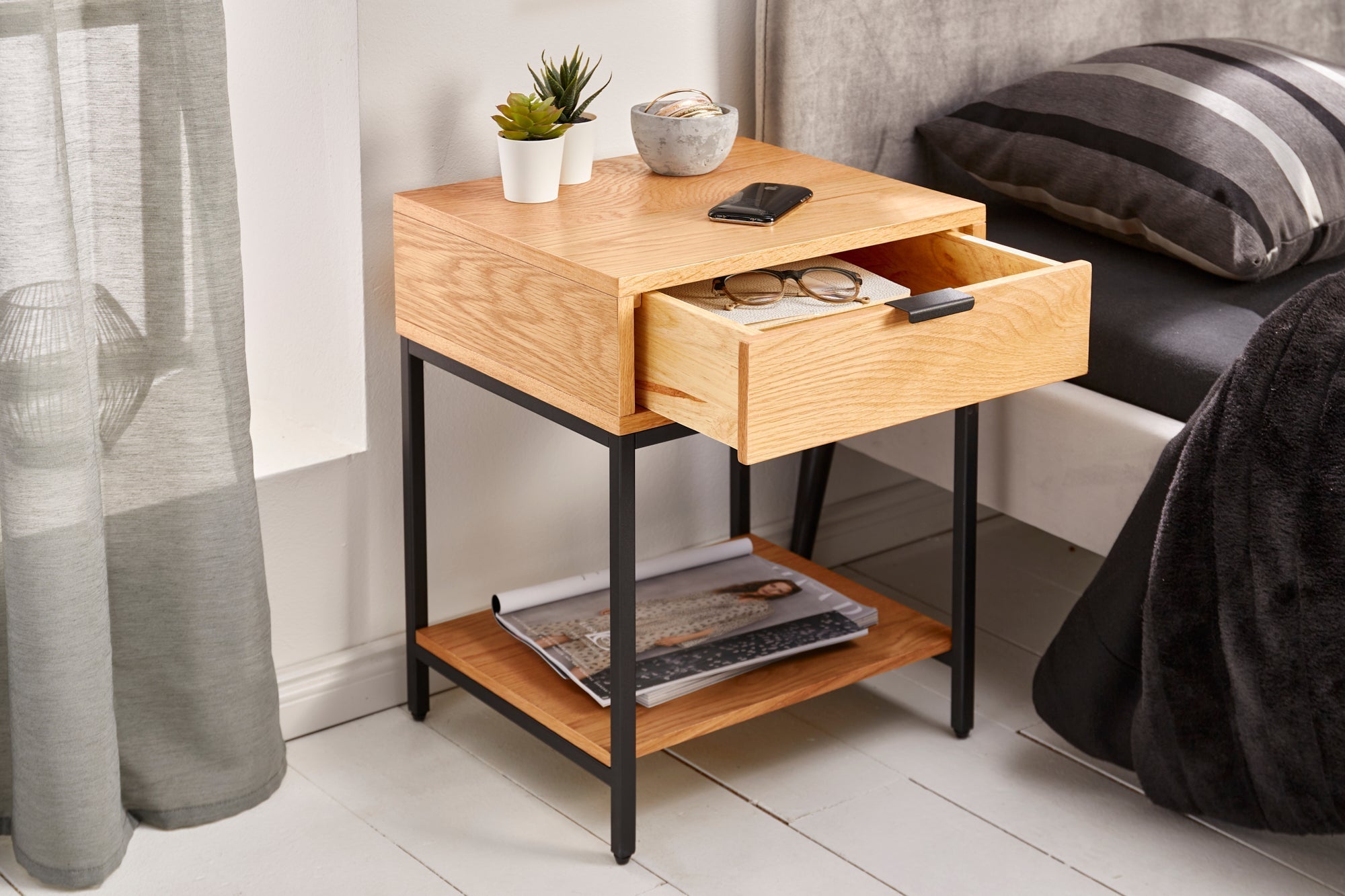 Table de chevet industrielle ELEMENTS Table d’appoint 40cm en chêne avec tiroir