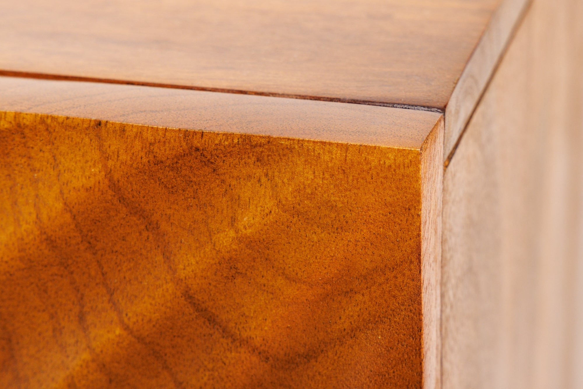 Table de chevet solide SCORPION 50cm table d’appoint en manguier marron avec sculptures 3D