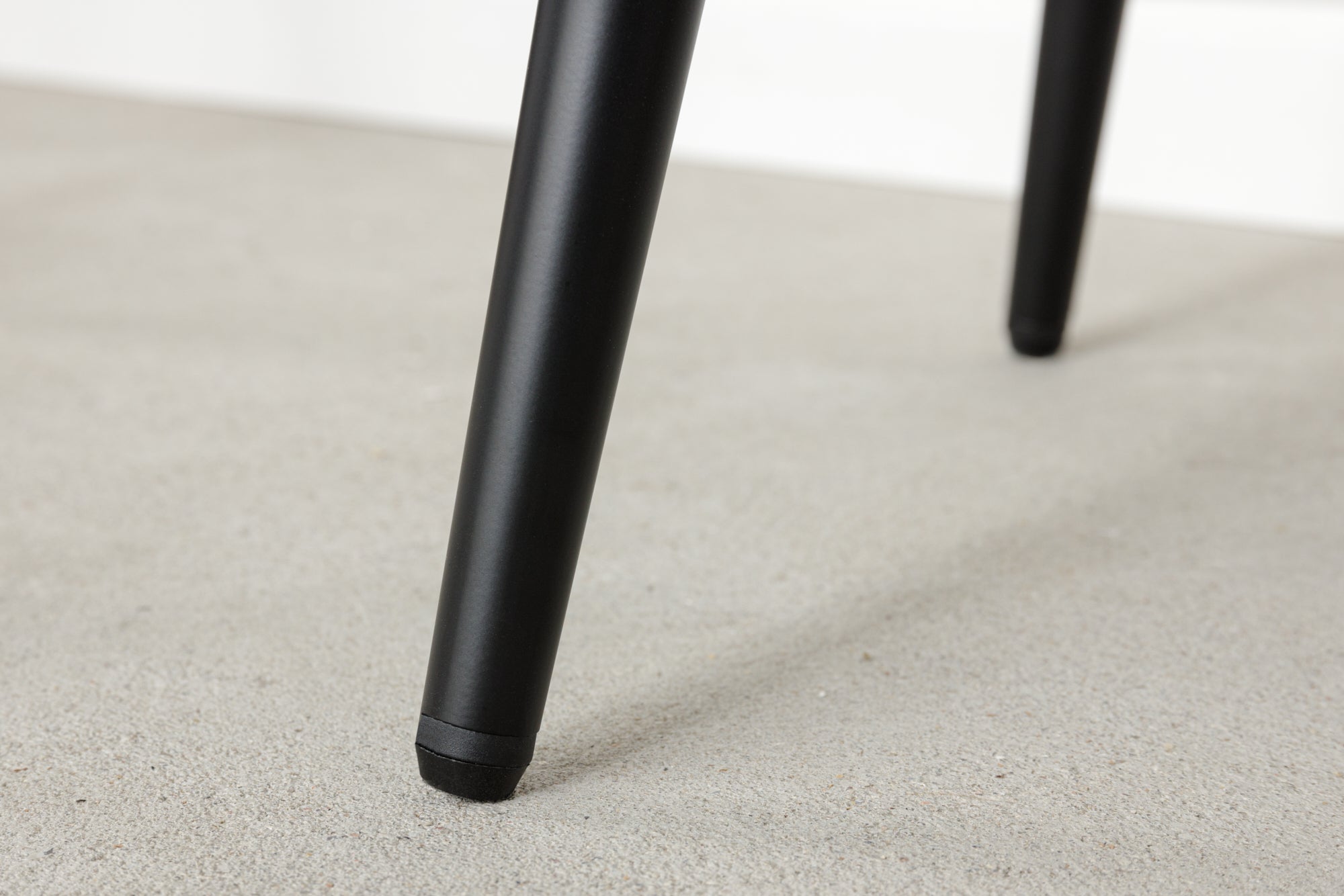 Tabouret de bar design MILANO chaise de bar en velours jaune moutarde avec dossier en métal noir