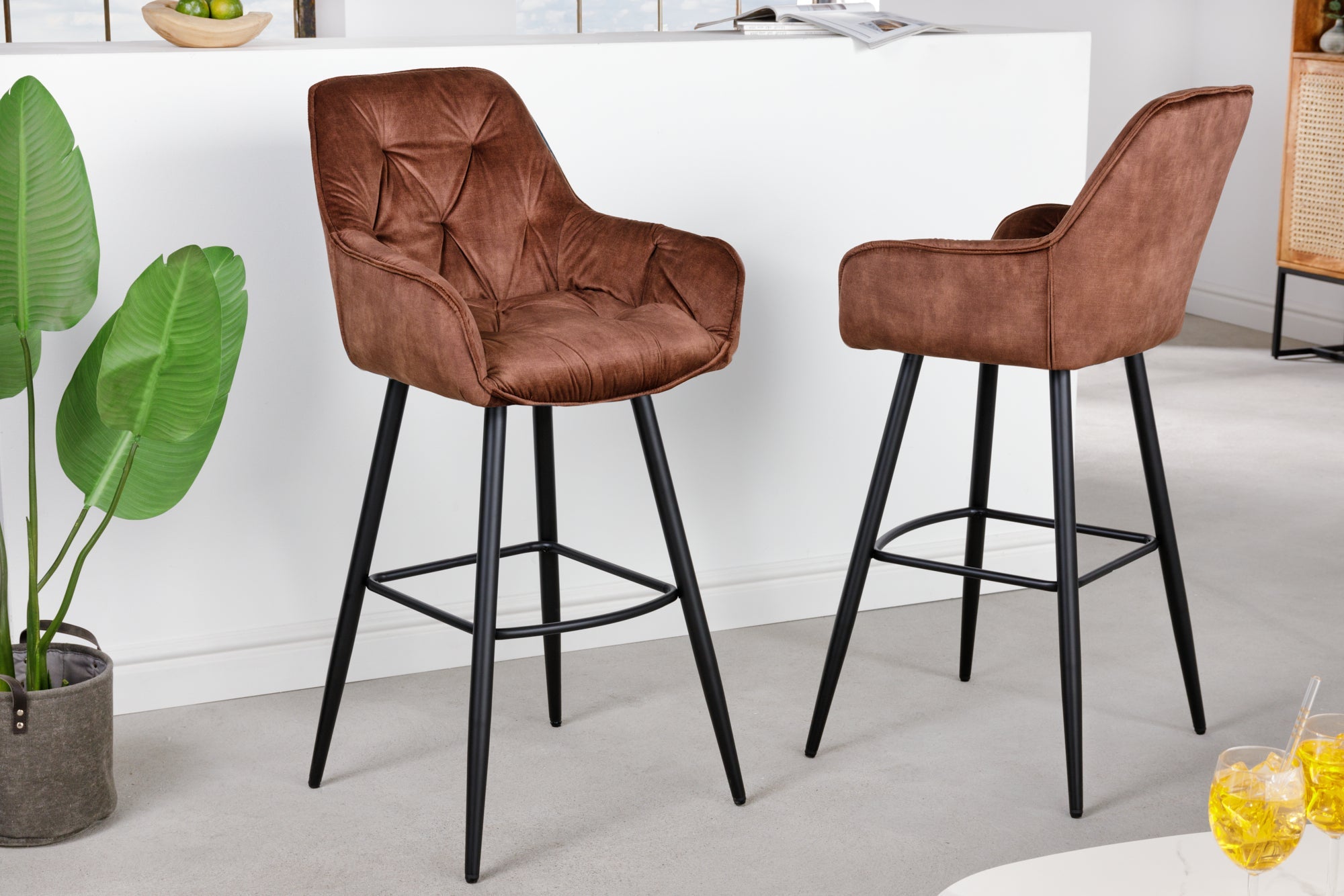 Tabouret de bar design MILANO chaise de bar en velours marron rouille avec dossier en métal matelassé Chesterfield noir