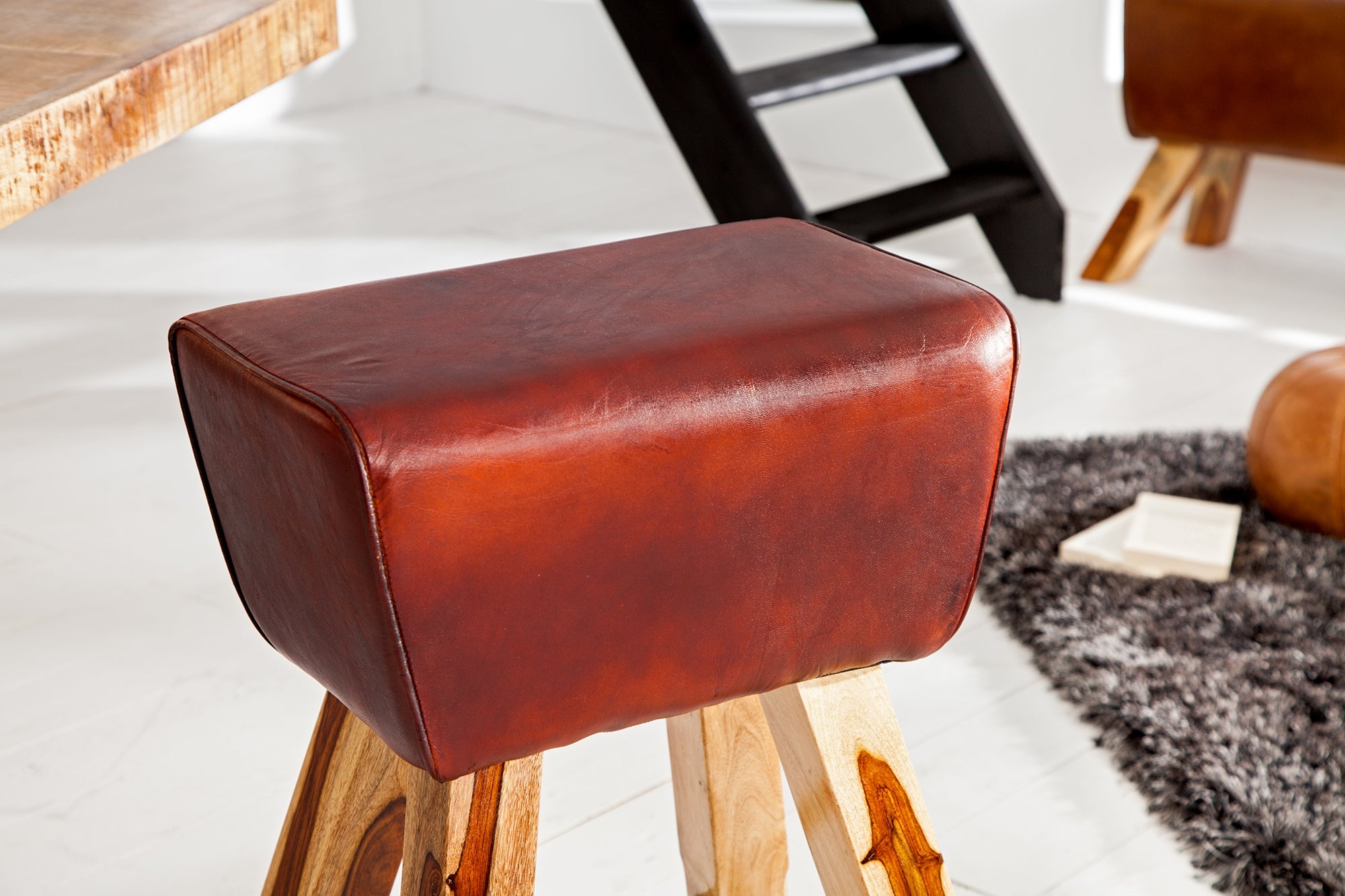 Tabouret de bar rétro TURNBOCK 75cm avec revêtement en cuir véritable chaise de bar en bois de manguier