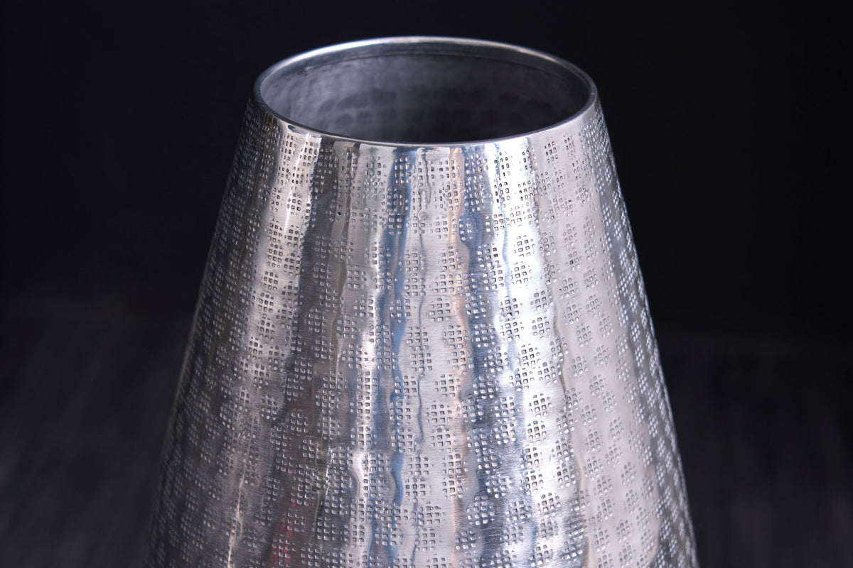 Vase élégant ORIENT 50cm argent au design marteau à grille