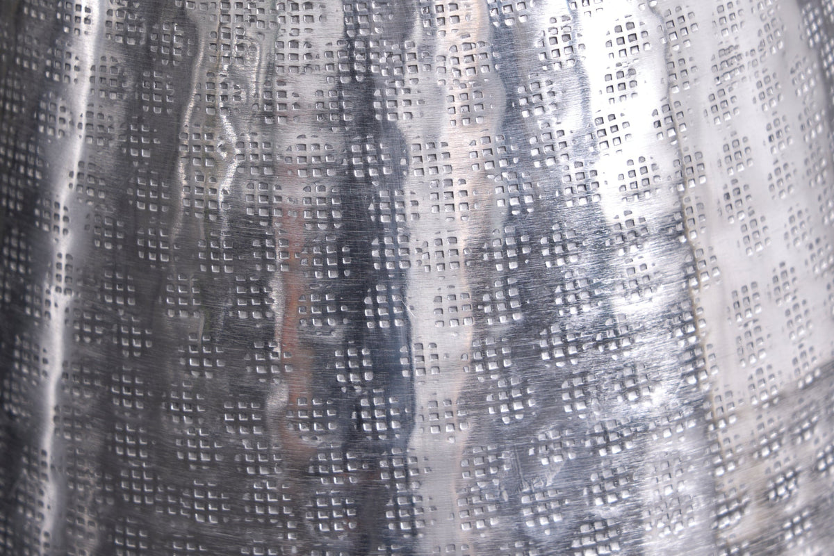 Vase élégant ORIENT 50cm argent au design marteau à grille