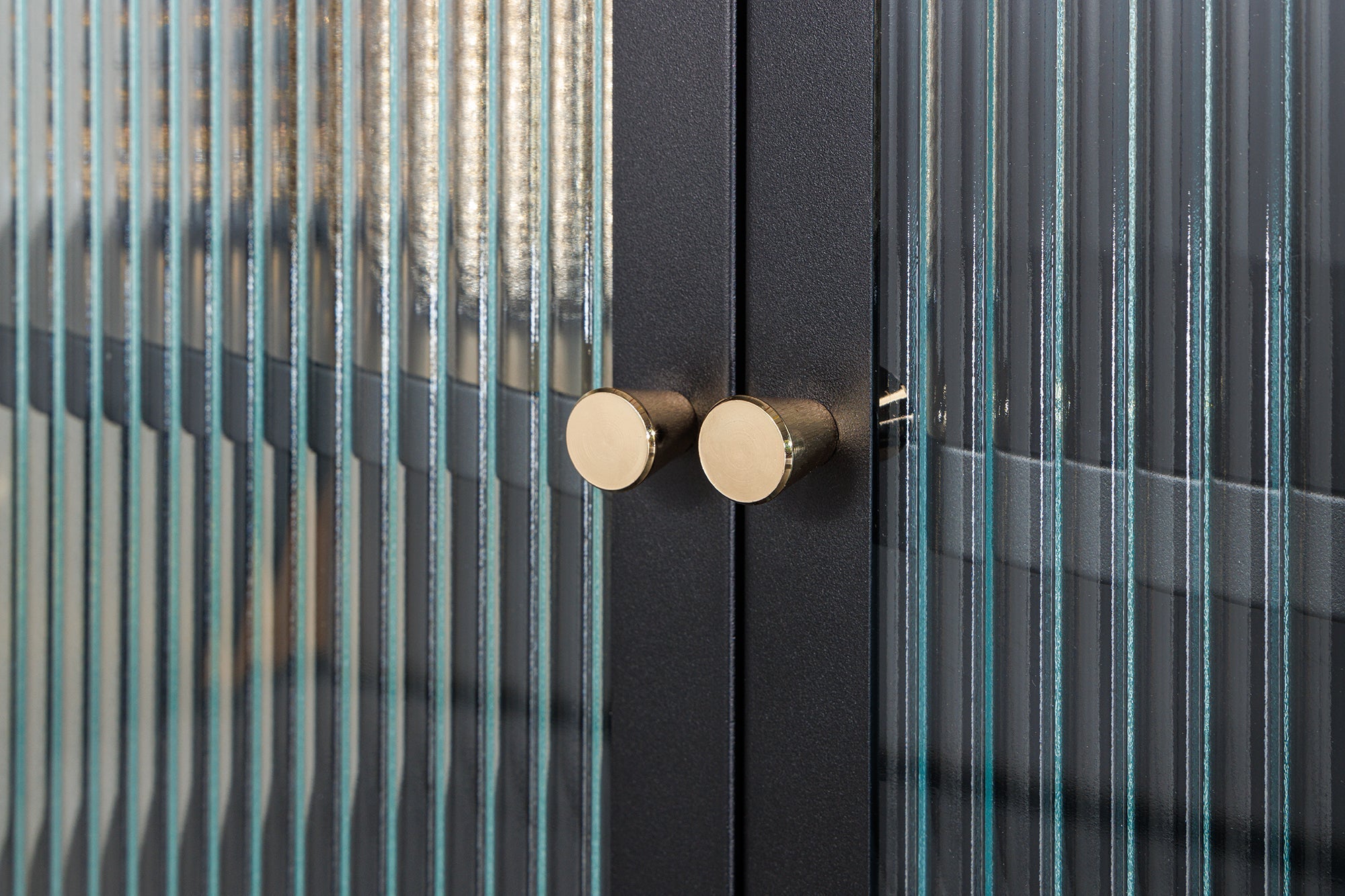 Vitrine moderne PARIS 180cm meuble haut en verre nervuré noir doré
