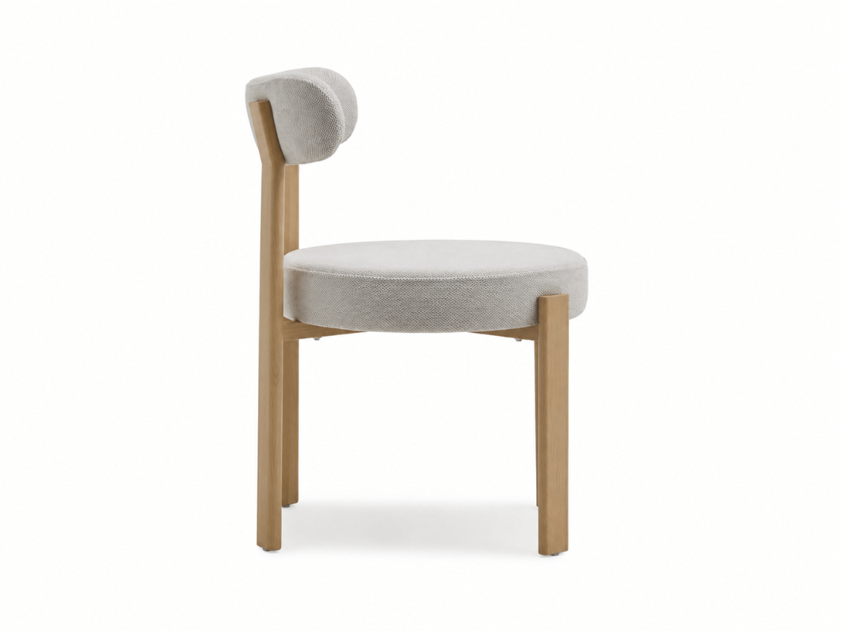 Lot de 4 chaises Odéon – assise ronde, dossier enveloppant & pieds effet bois