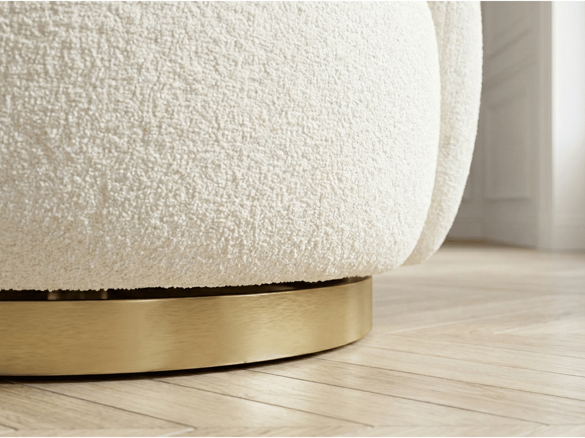 Fauteuil rotatif cocooning en bouclette blanche – Luma