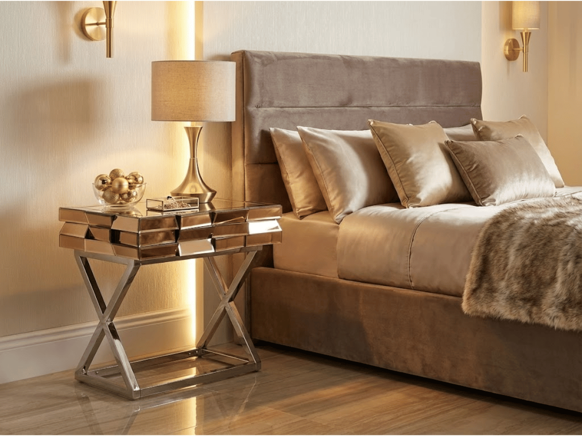 Mesita de noche LUXOR – Cristal y espejos dorados, base cromada