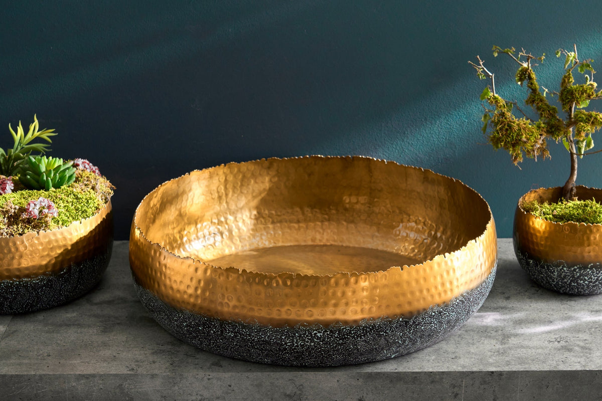 Bol décoratif artisanal ORIENT 52 cm doré avec patine au design classique martelé