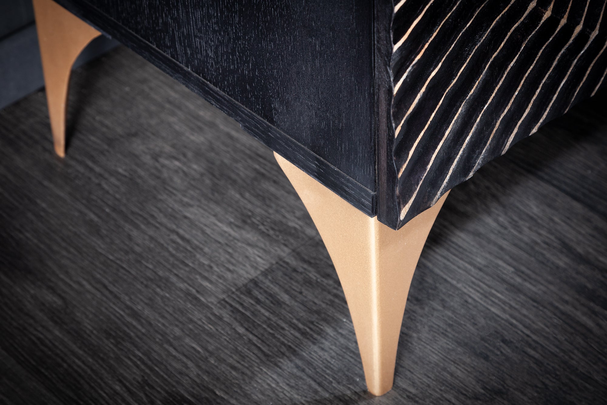 Buffet artisanal GOLDEN SUNSET 120cm avec sculptures 3D en bois de manguier or noir