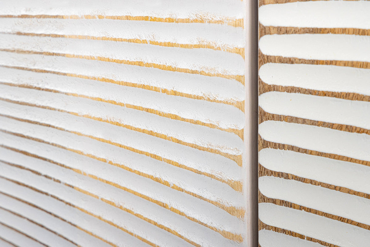 Buffet artisanal GOLDEN SUNSET 140cm blanc avec sculptures 3D pieds en métal bois de manguier doré
