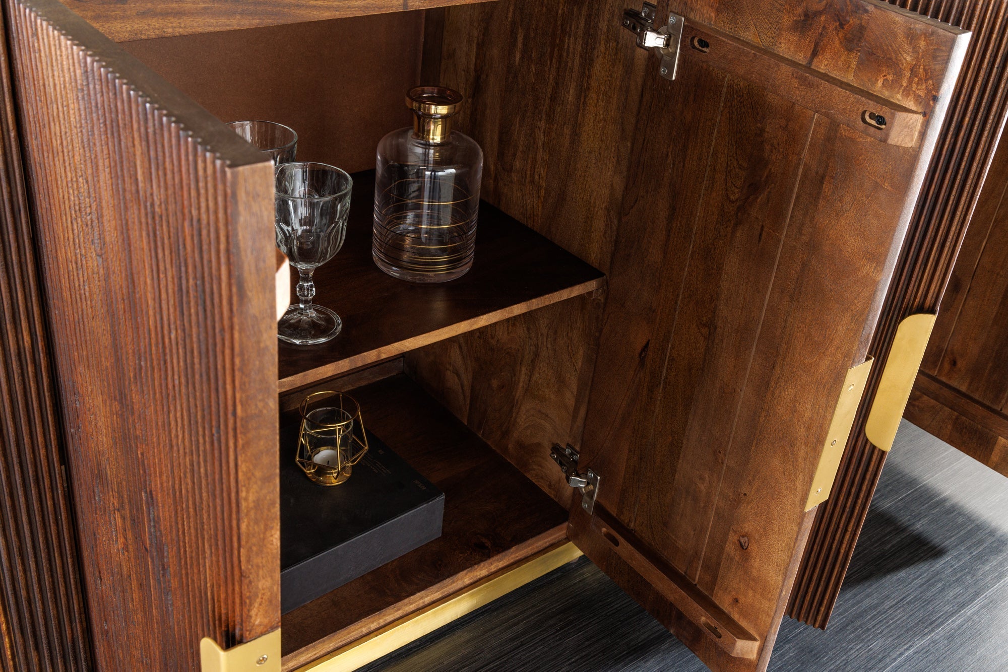 Buffet design GATSBY 170cm bois de manguier marron doré dessus marbre blanc
