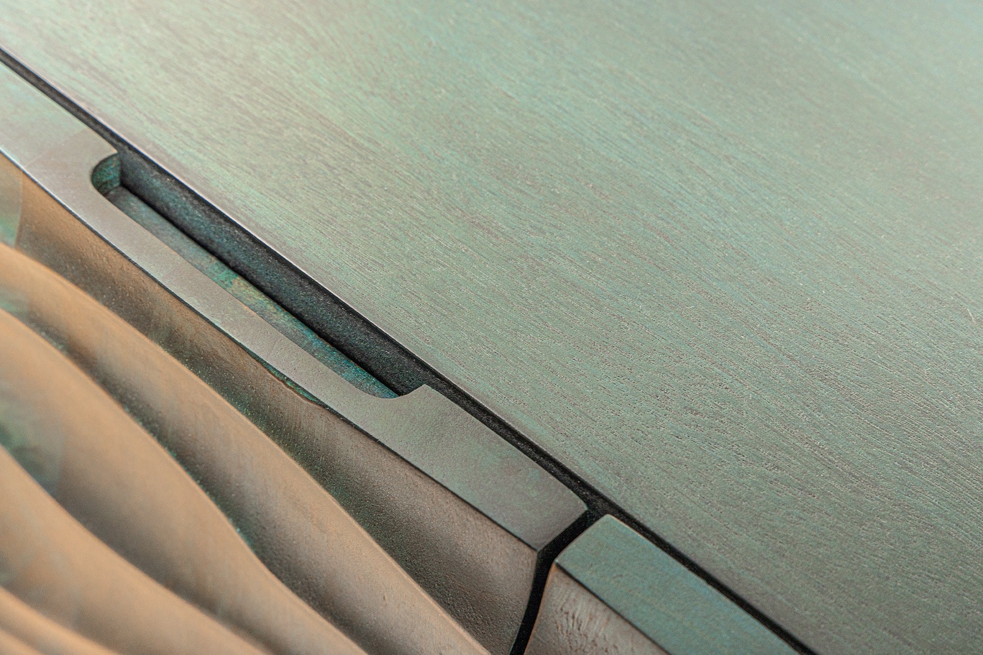 Buffet design WAVE 160cm bois de manguier turquoise bois massif pieds métal doré mat
