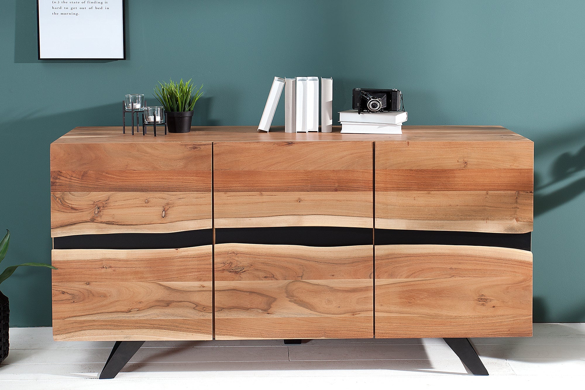 Buffet en bois massif AMAZONAS 150cm acacia naturel métal noir bord d’arbre