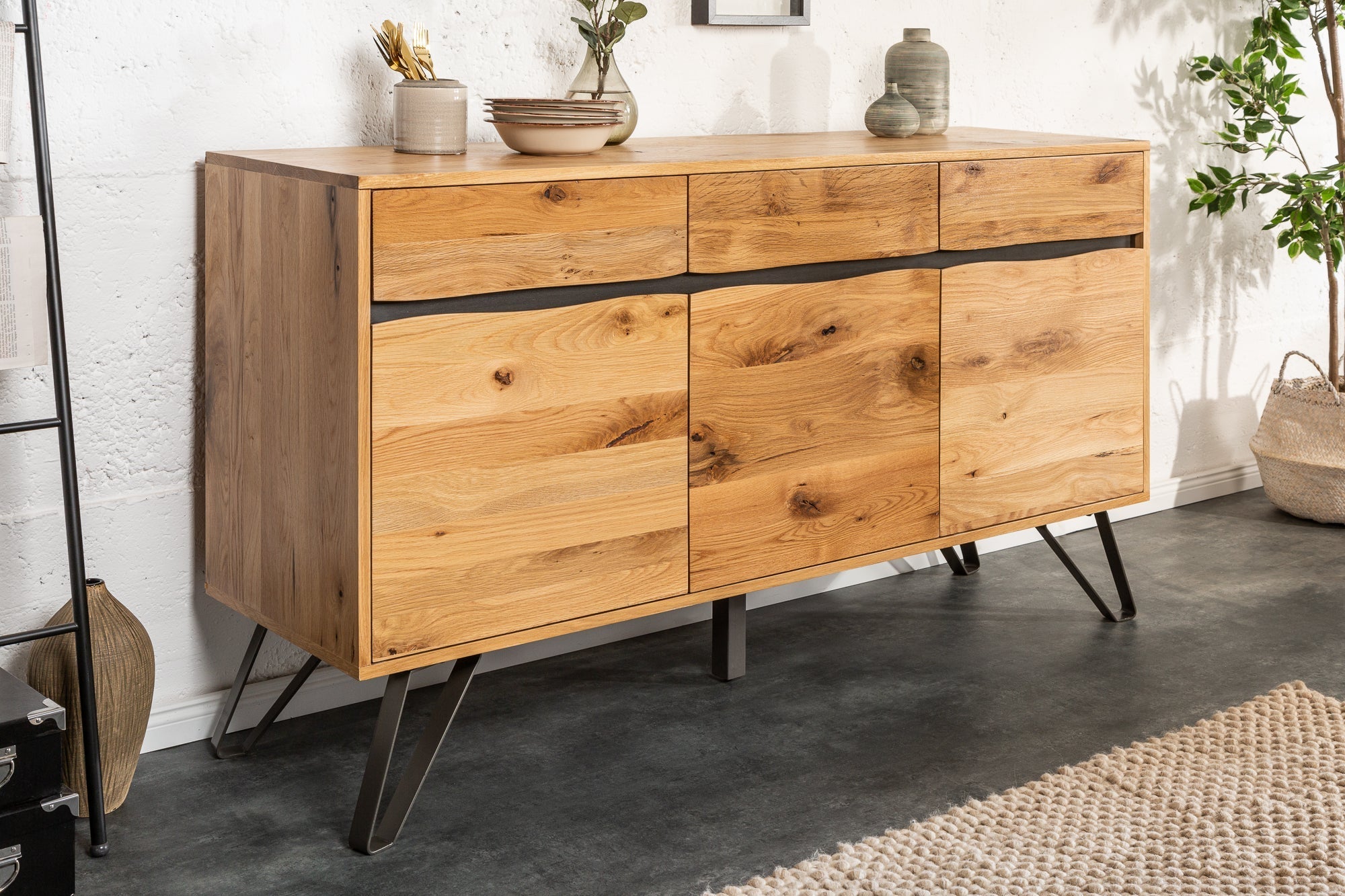 Buffet en bois massif LIVING EDGE 160cm chêne sauvage métal bord d’arbre noir avec tiroirs