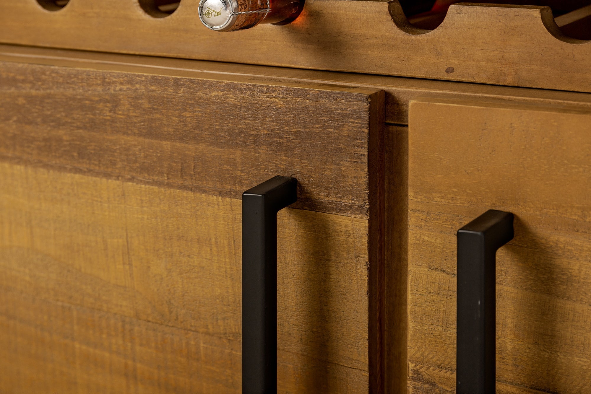 Buffet en bois massif THOR 195cm pin marron avec tiroirs casier à vin design industriel