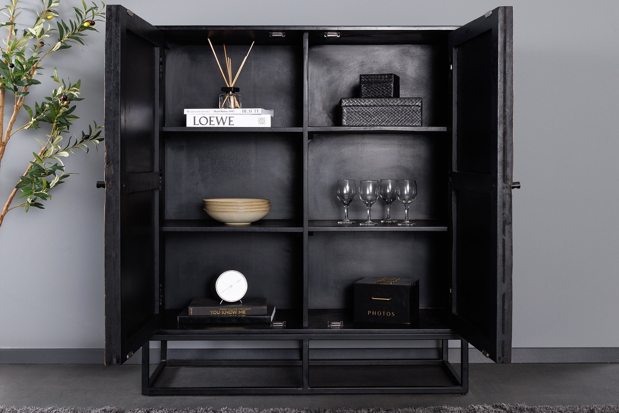 Buffet haut massif BARRACUDA 120cm en manguier marron avec façade en teck métal noir