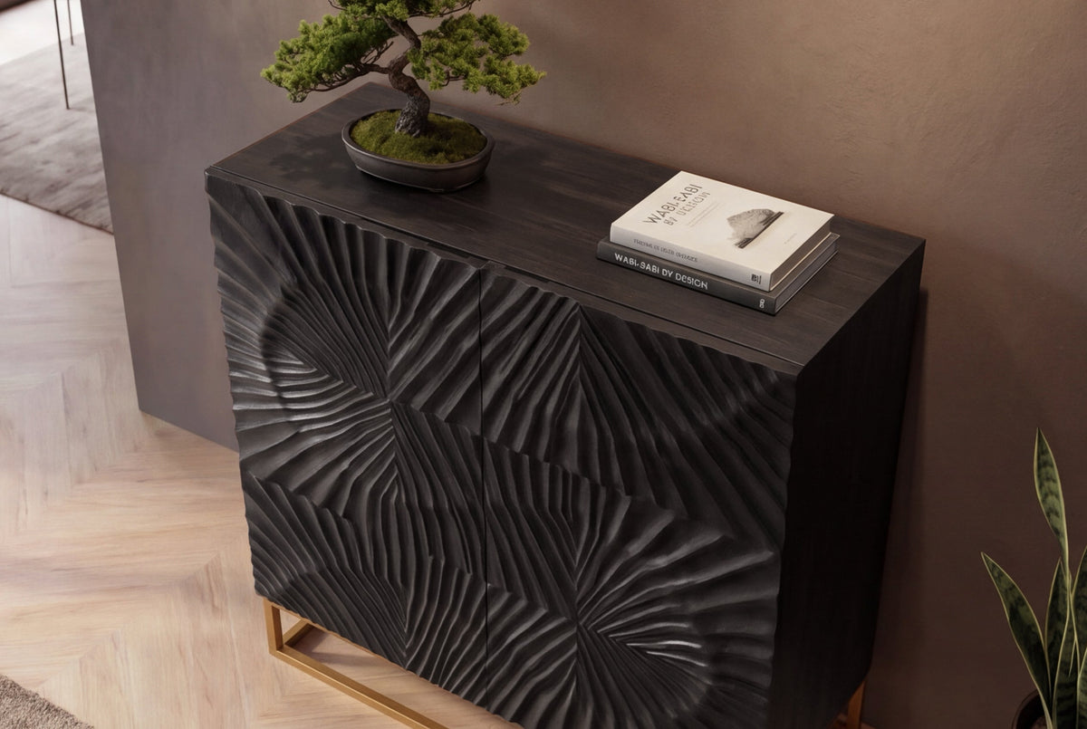 Buffet haut massif SCORPION 120 cm en bois de manguier noir avec sculptures 3D élaborées