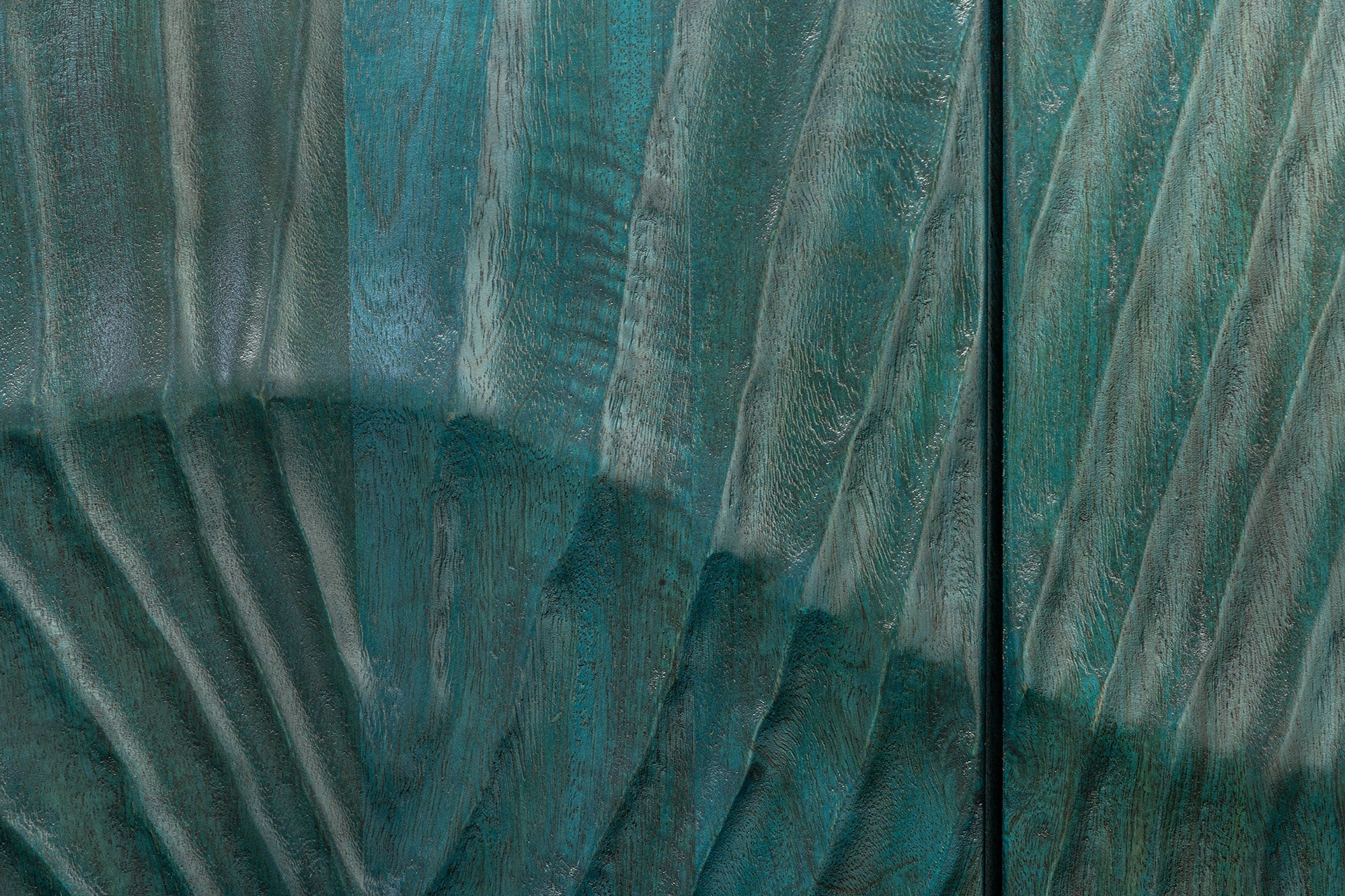 Buffet haut massif SCORPION 120cm en bois de manguier turquoise avec sculptures 3D métal doré