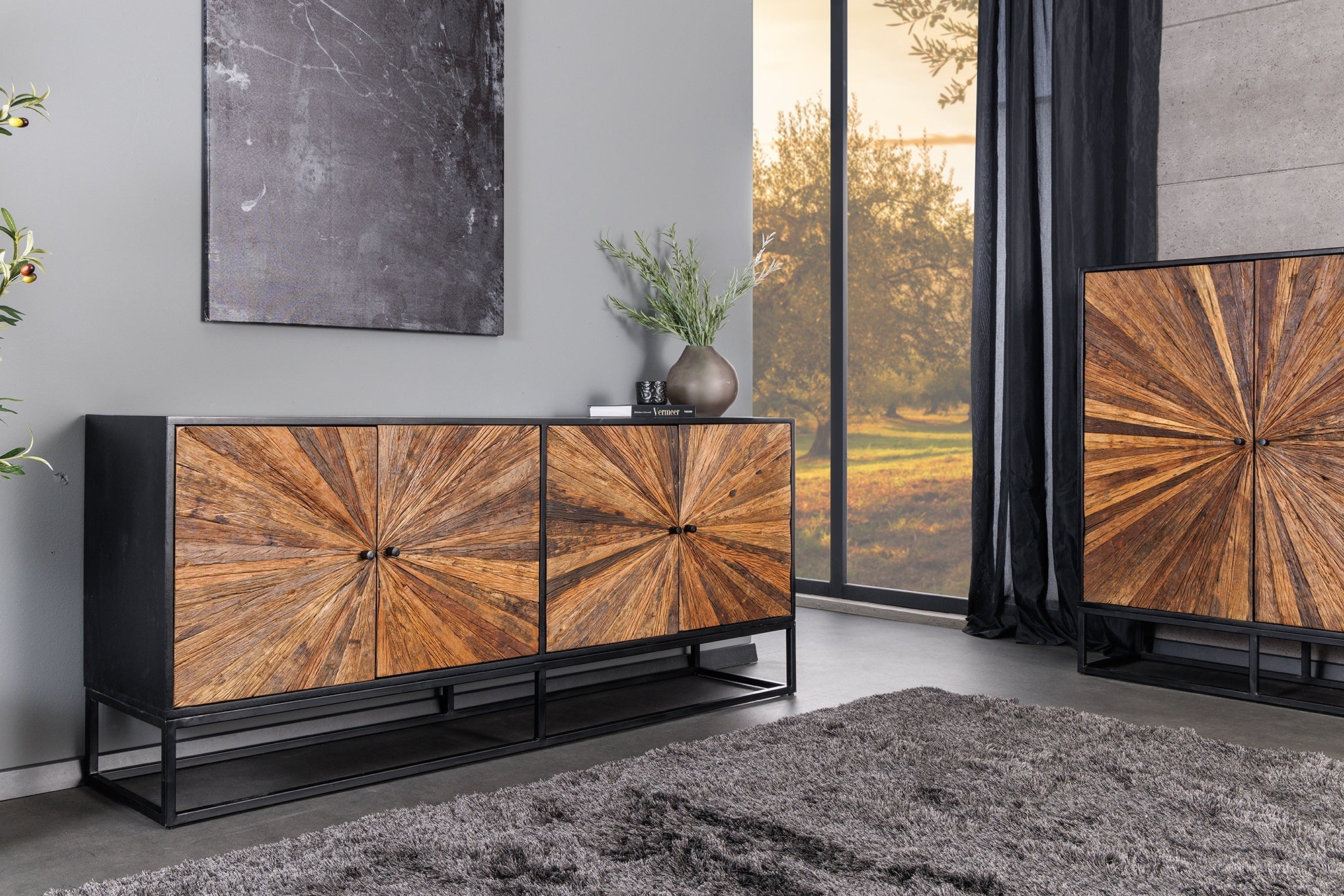 Buffet massif BARRACUDA 180cm en manguier marron avec façade en teck métal noir