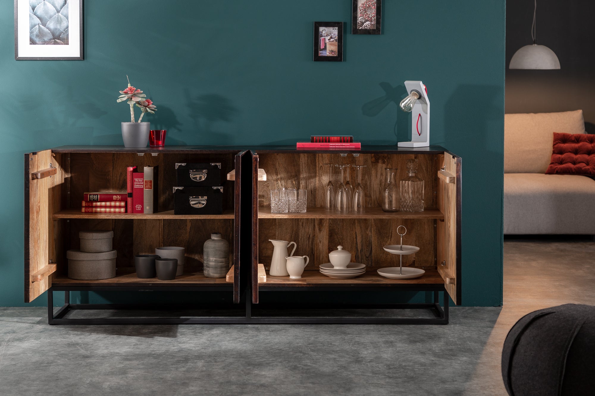 Buffet massif CREATIVO 180cm en bois de manguier élaboré façade 3D design rétro