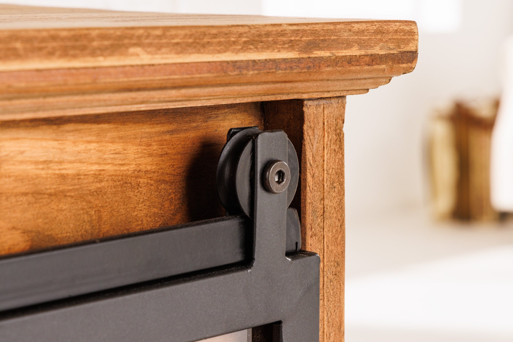 Buffet massif HERITAGE 150cm bois de pin naturel portes industrielles vitrine en métal