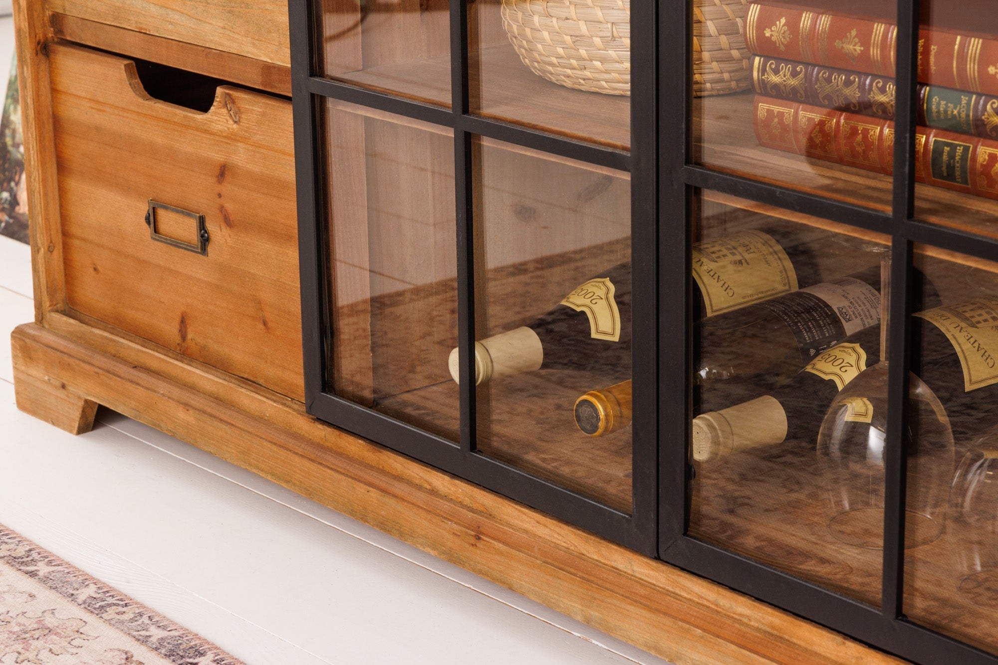 Buffet massif HERITAGE 150cm bois de pin naturel portes industrielles vitrine en métal