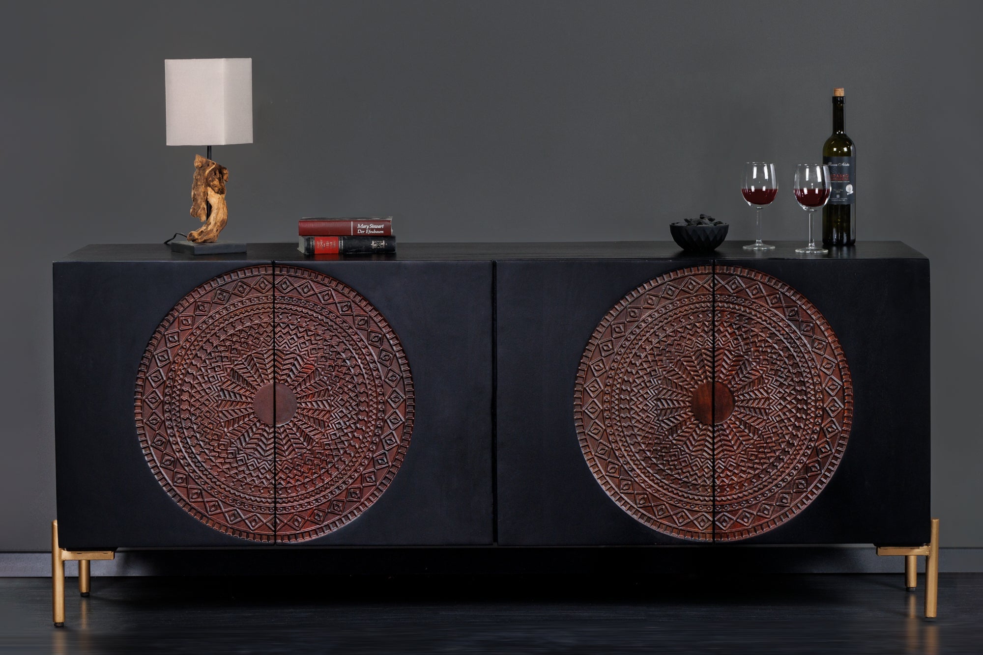 Buffet massif MANDALA 160cm en bois de manguier noir avec sculptures 3D pieds dorés