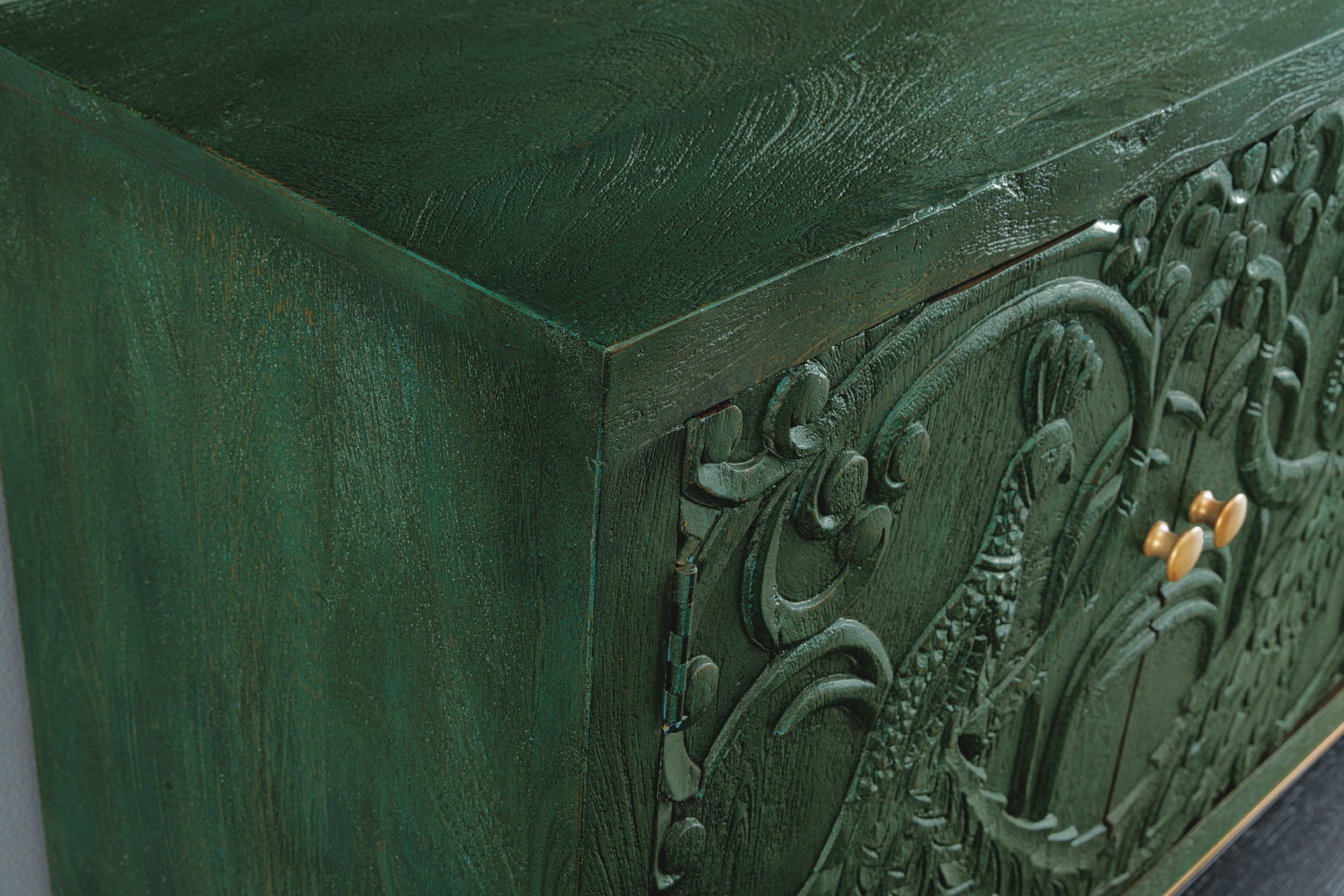 Buffet massif PEACOCK 175cm en bois de manguier vert antique sculpture 3D design paon