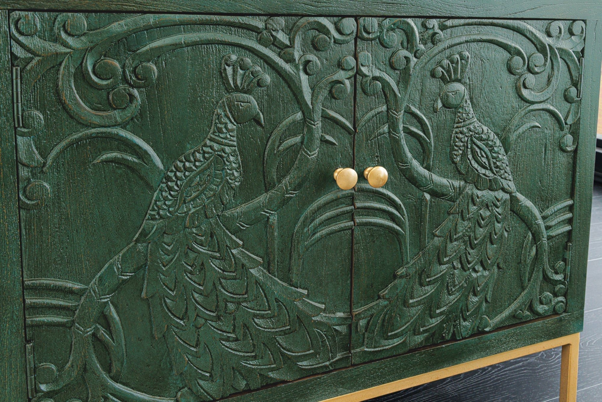 Buffet massif PEACOCK 175cm en bois de manguier vert antique sculpture 3D design paon