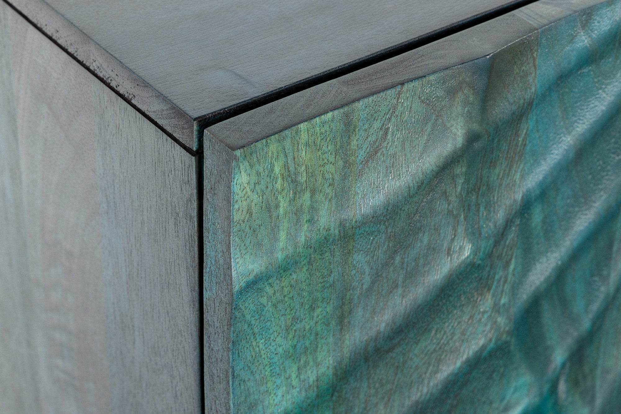 Buffet massif SCORPION 180cm bois de manguier turquoise métal doré sculptures 3D