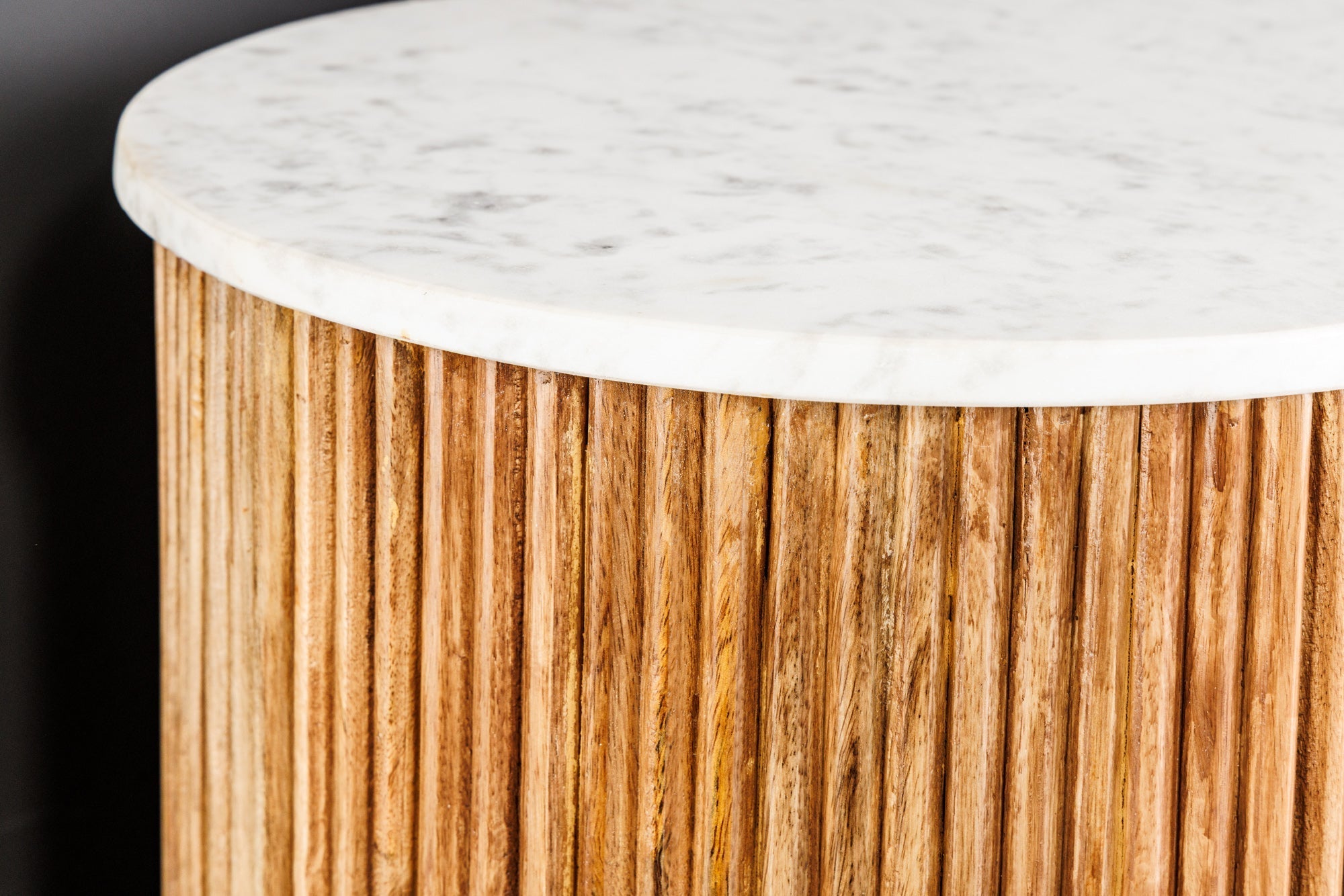 Buffet massif TRES CHIC 105cm bois de manguier naturel marbre blanc métal doré