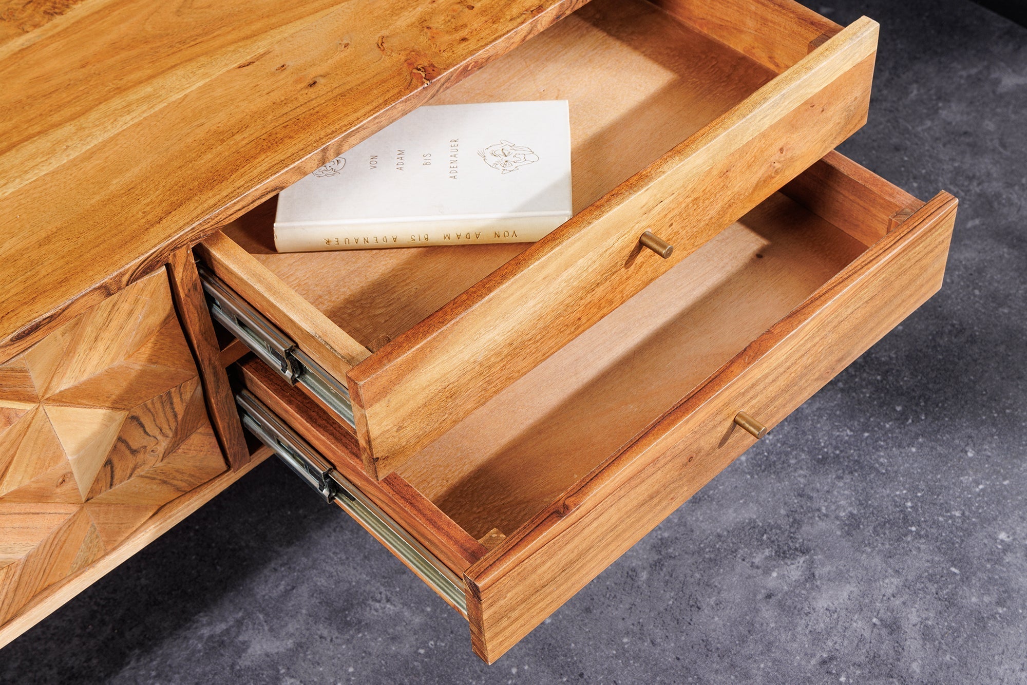 Buffet TV en bois massif ALPINE 145cm acacia naturel design rétro finition miel