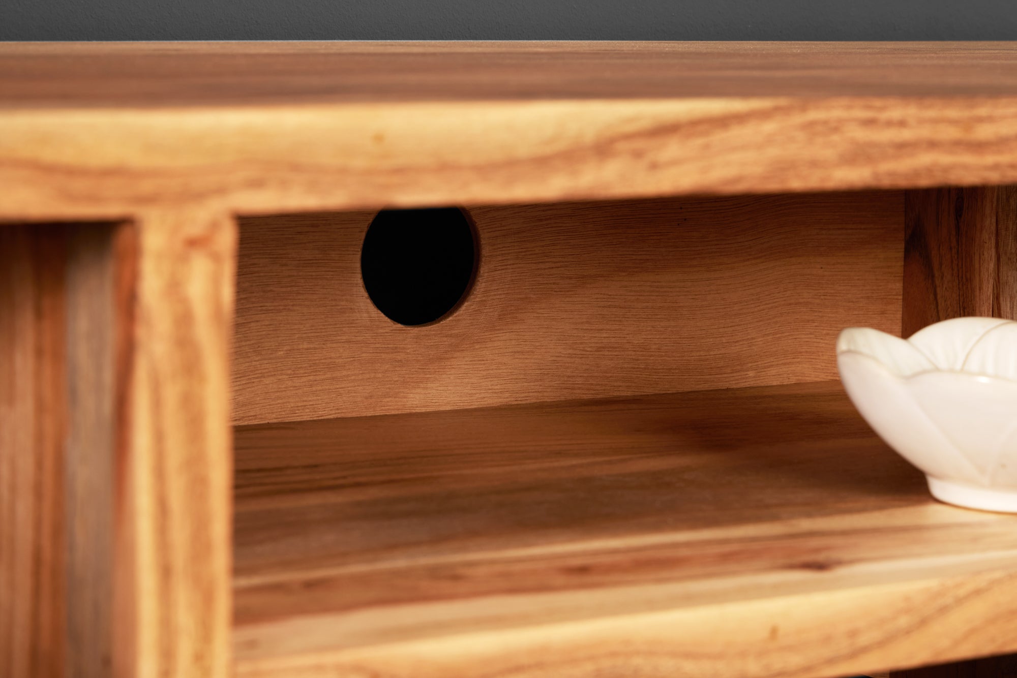 Buffet TV suspendu AMAZONAS 160cm bois massif d’acacia naturel bord d’arbre métal noir