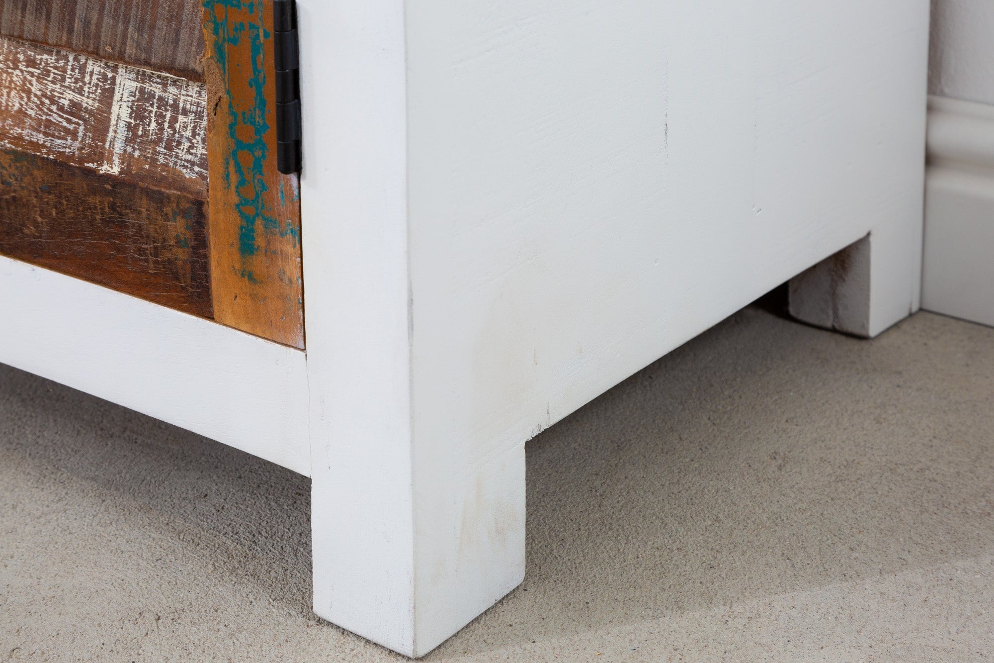 Buffet unique JAKARTA 160cm blanc coloré en bois massif recyclé provenant de bateaux de pêche