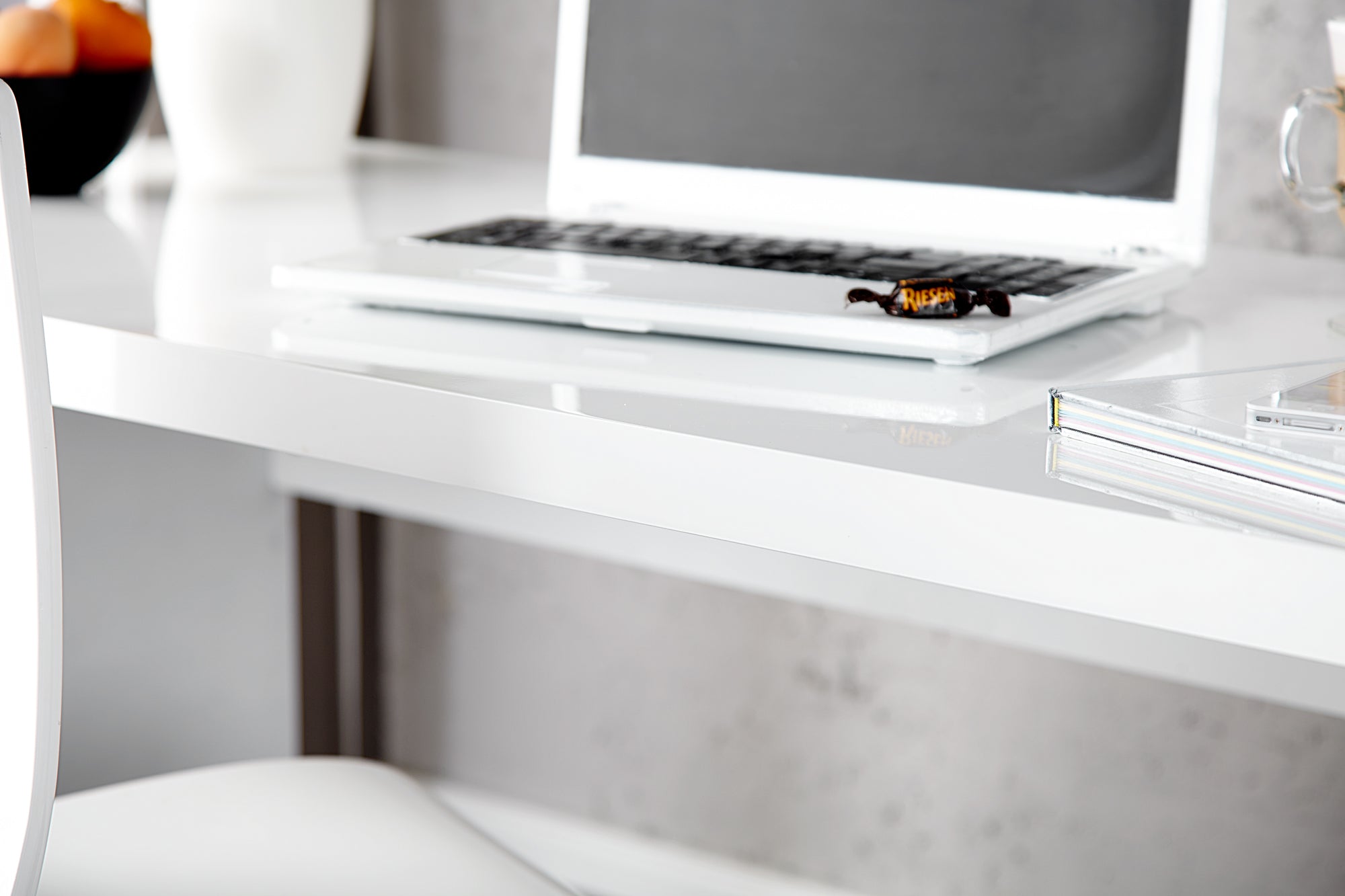 Bureau design FAST TRADE 140cm table de bureau blanc brillant