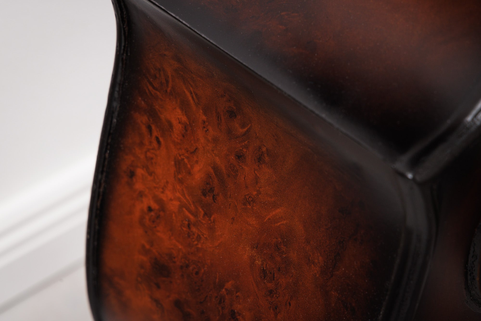 Casier à vin extravagant CELLO 133cm en bois de sapin marron pour 10 bouteilles