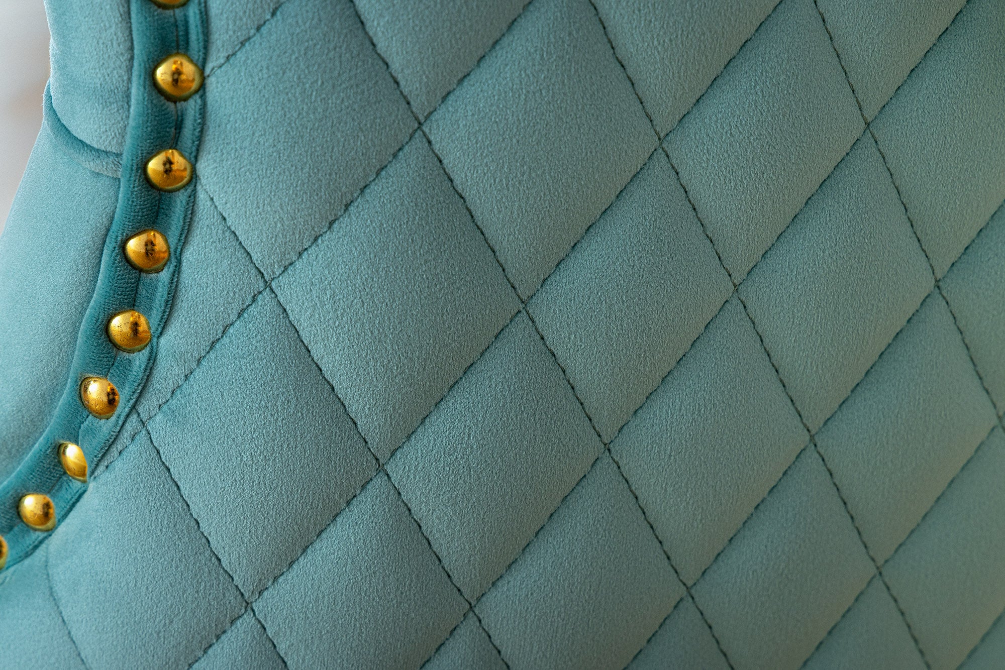 Lot de 2x chaises baroque CASTLE DELUXE velours bleu acier inoxydable doré avec tête de lion Chesterfield