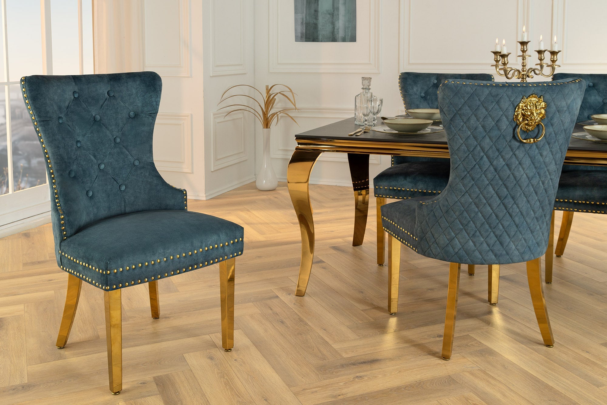 Lote de 2x sillas barrocas CASTLE DELUXE terciopelo azul acero inoxidable oro con cabeza de león Chesterfield