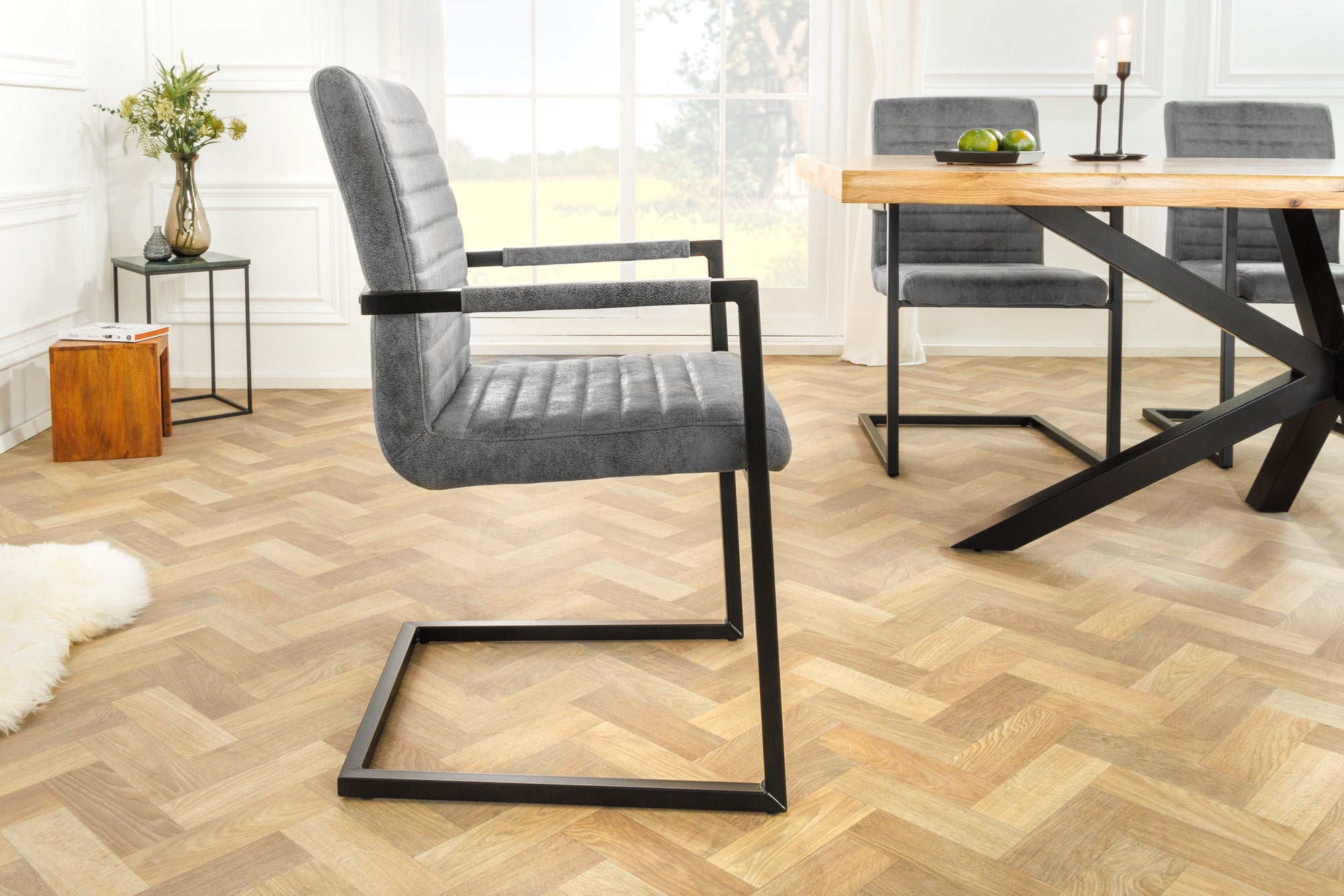 Lote de 2 sillas cantilever industriales LOFT vintage de microfibra gris con reposabrazos de acero inoxidable