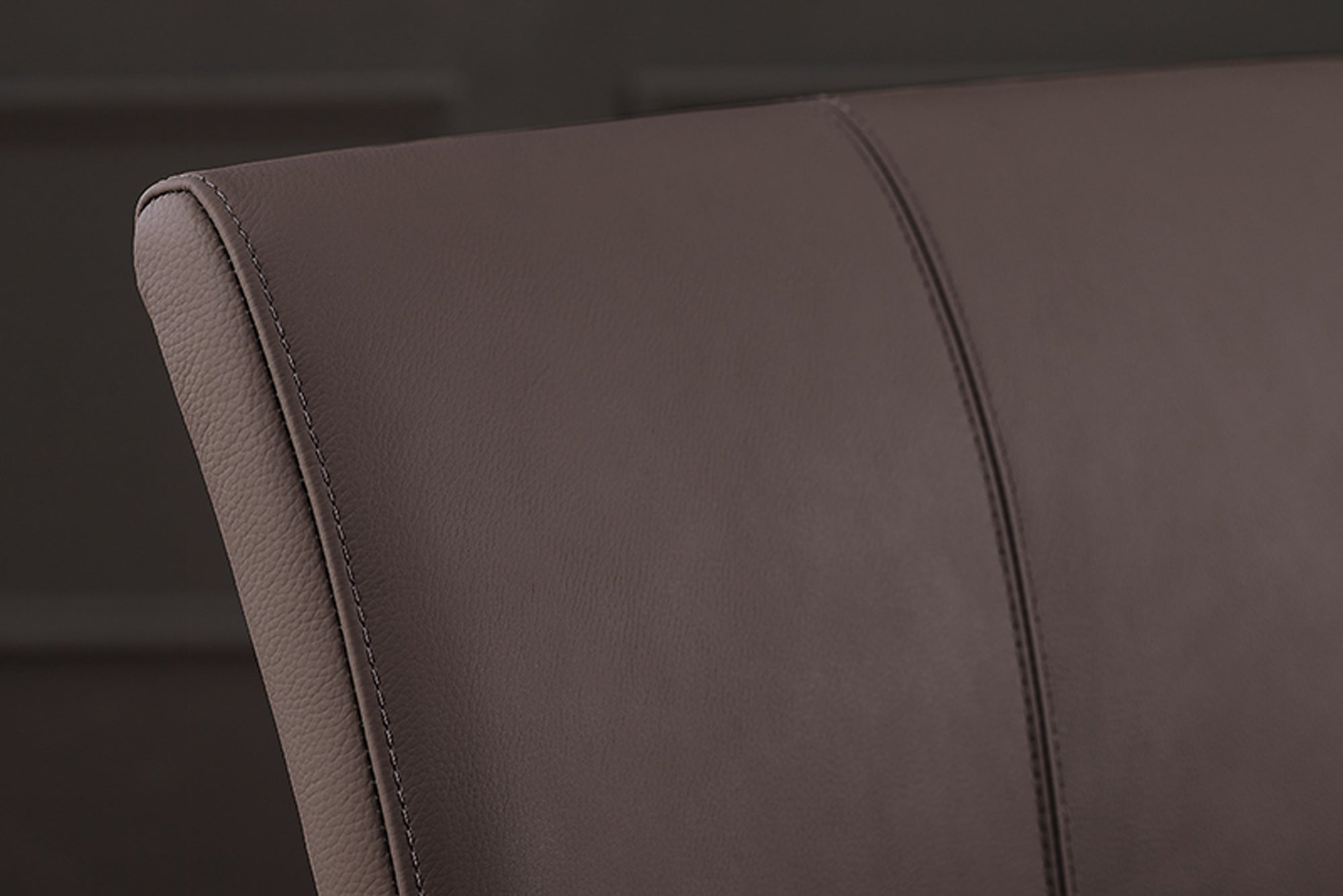 chaise-cantilever-moderne-samson-en-cuir-veritable-gris-taupe,-structure-en-metal-avec-poignee-confortable_45173 (inv)