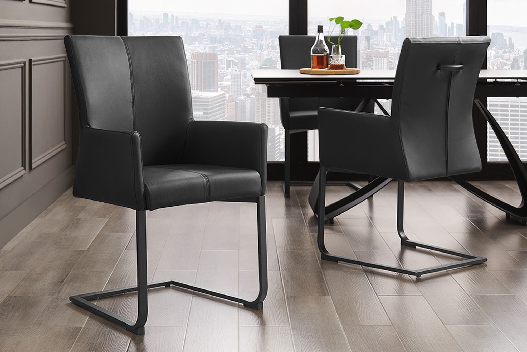modern-samson-cantilever-chair-in-genuine-leather-black-with-metal-frame-and-comfortable-handle_45174 (inv)