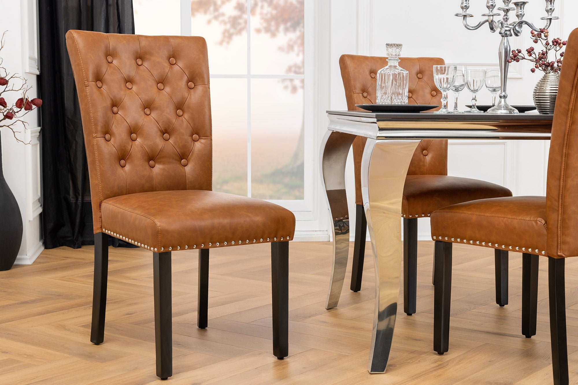 Juego de 2 sillones CASTLE Chesterfield de polipiel marrón y madera de caucho negra con remaches decorativos