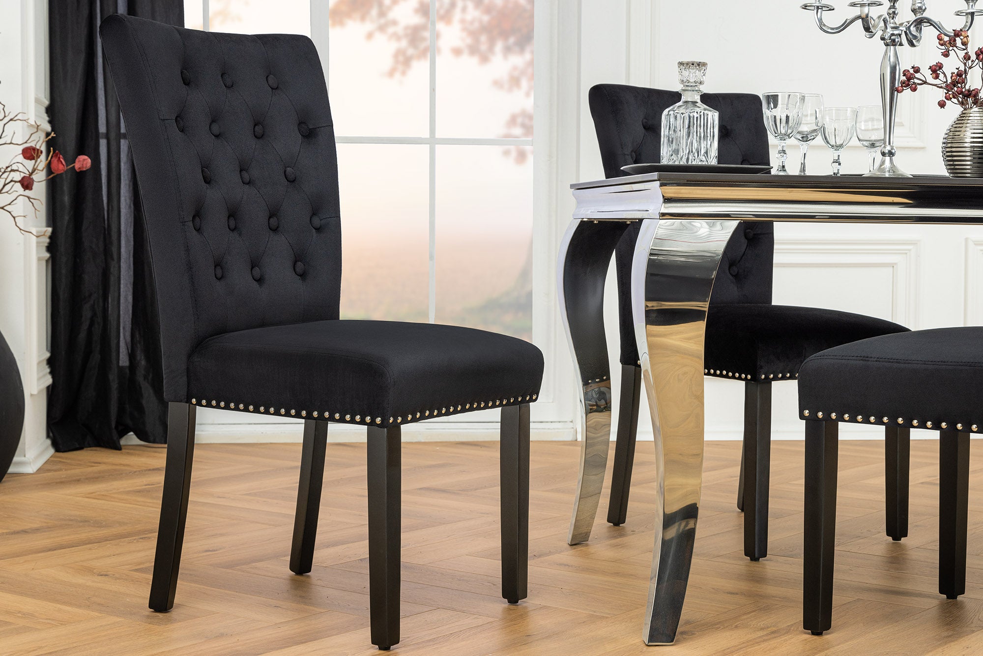 Lote de 2x sillones CASTLE Chesterfield terciopelo negro madera de caucho remaches decorativos