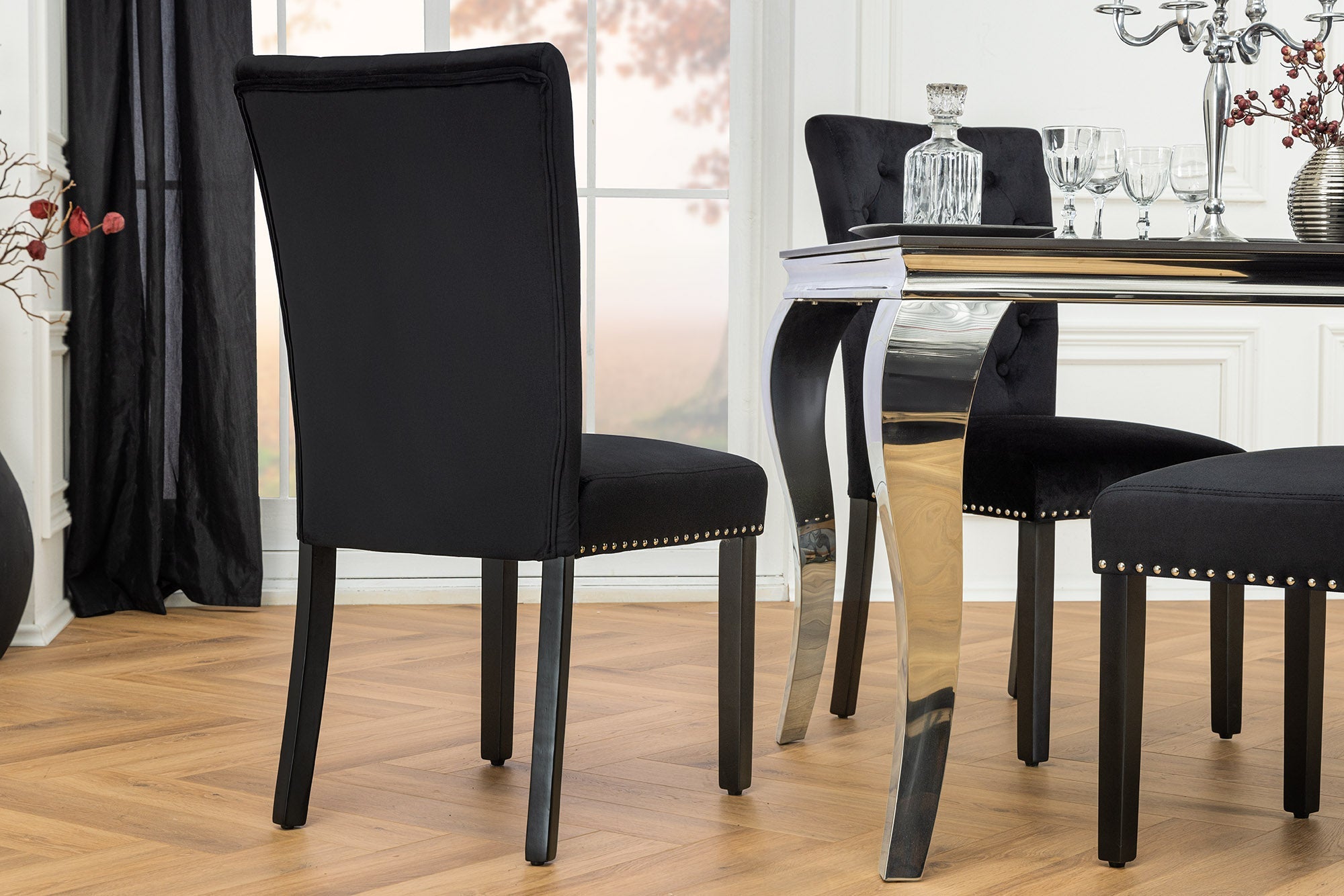 Lote de 2x sillones CASTLE Chesterfield terciopelo negro madera de caucho remaches decorativos