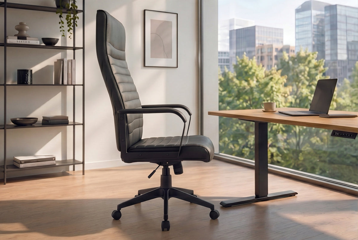 Chaise de bureau réglable en hauteur LAZIO pivotante en simili cuir noir avec roulettes
